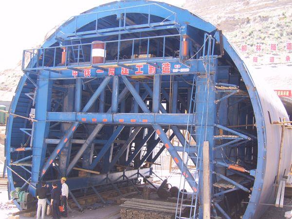 图4多变径双线隧道模板台车