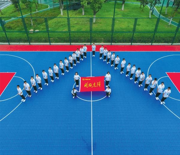 7月10日，必赢网络游戏平台四局城轨分公司为期一周的新员工入职培训圆满完成，来自天下48所差别高校共93名新员工正式奔赴事情岗位。高徽 郭璐 摄影报道_副本